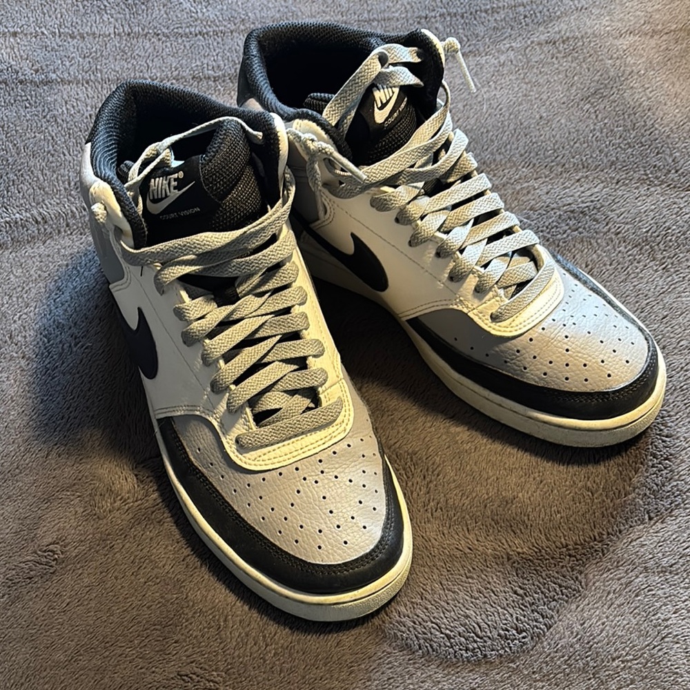 Nike Black/White/Gray Sneakers Classic Design